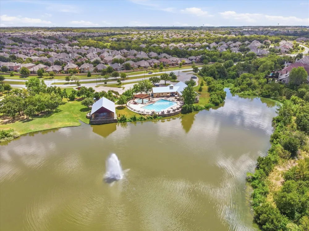 851 Branch Crossing Lantana, TX 76226