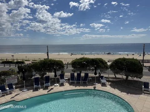 525 Ocean Boulevard #211