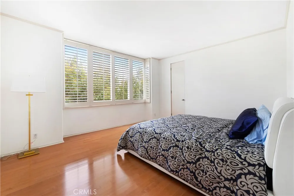 1356 Summitridge Beverly Hills, CA 90210