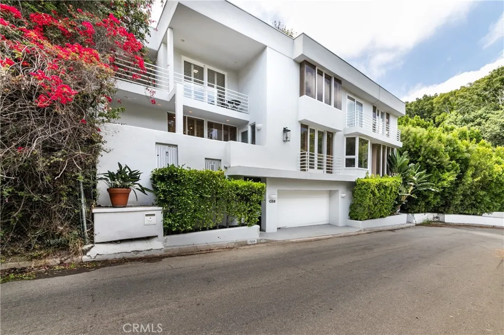 1356 Summitridge Beverly Hills, CA 90210