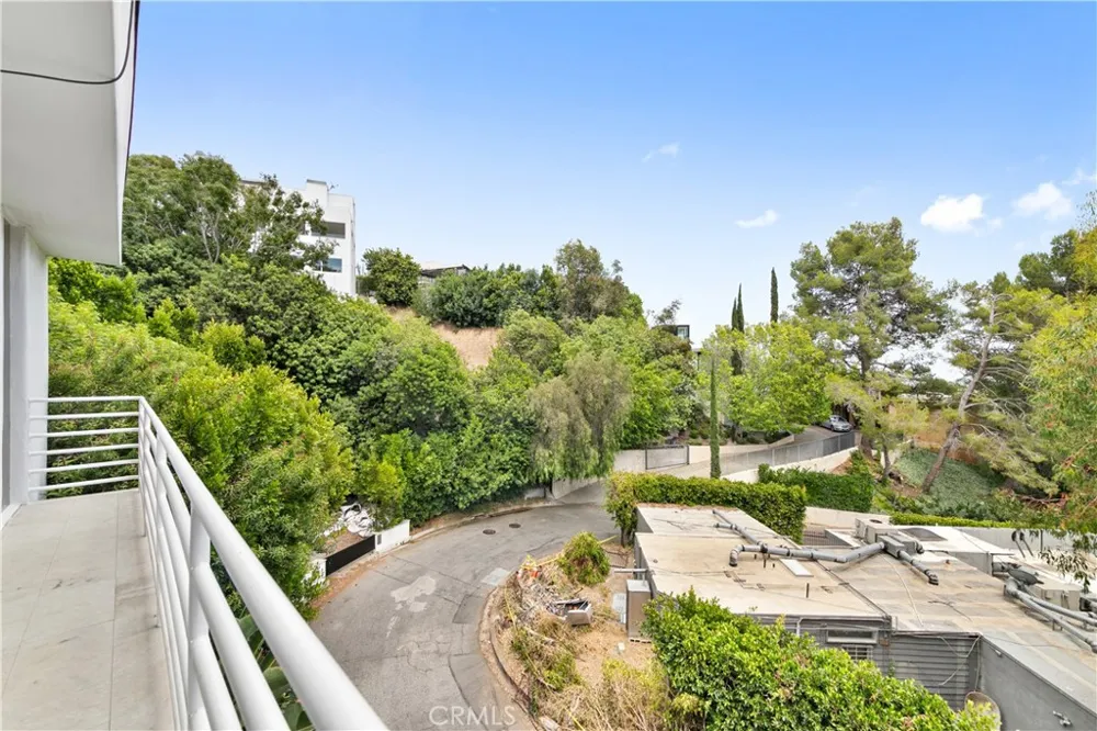 1356 Summitridge Beverly Hills, CA 90210