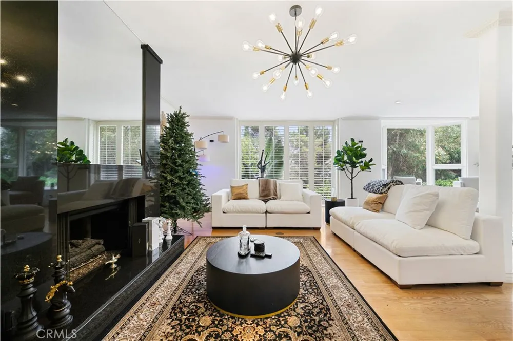 1356 Summitridge Beverly Hills, CA 90210