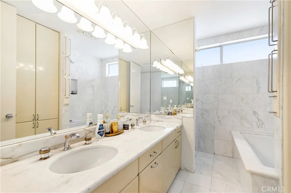 1356 Summitridge Beverly Hills, CA 90210