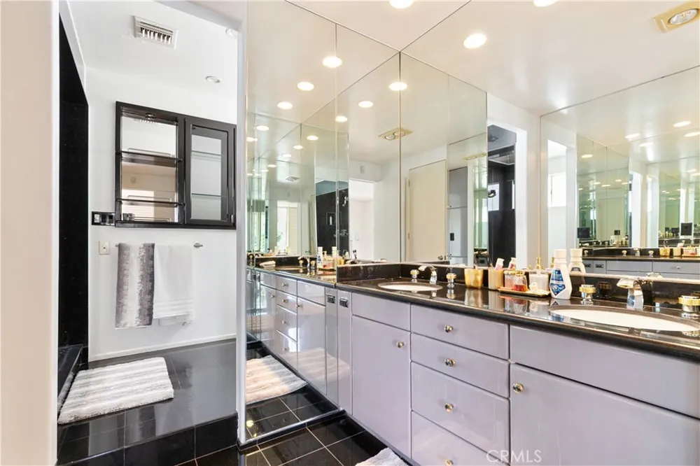 1356 Summitridge Beverly Hills, CA 90210
