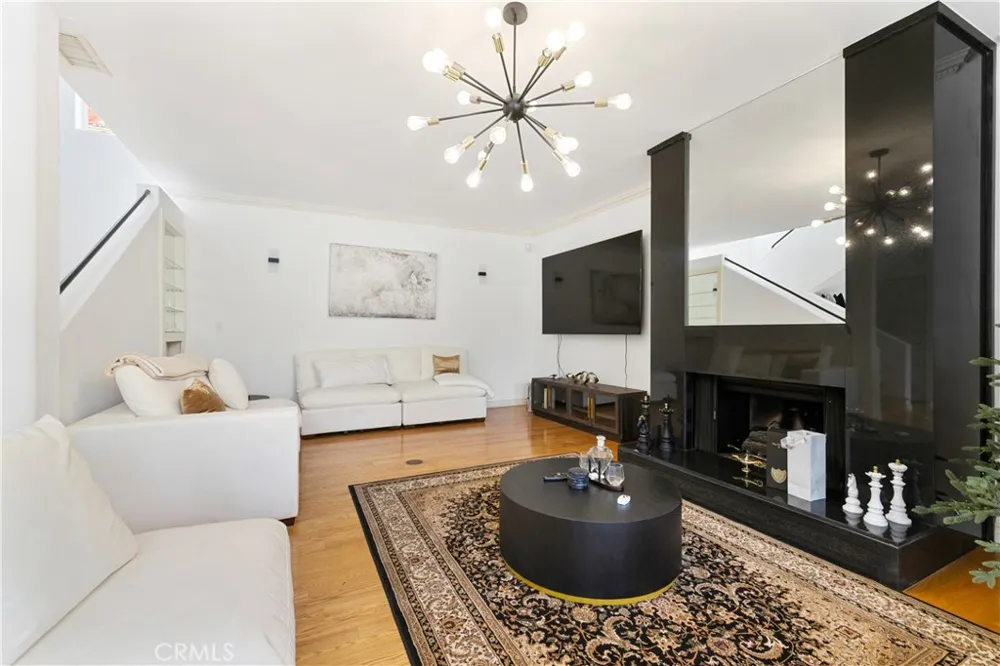 1356 Summitridge Beverly Hills, CA 90210