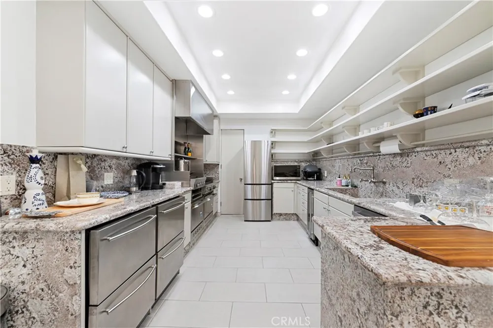 1356 Summitridge Beverly Hills, CA 90210