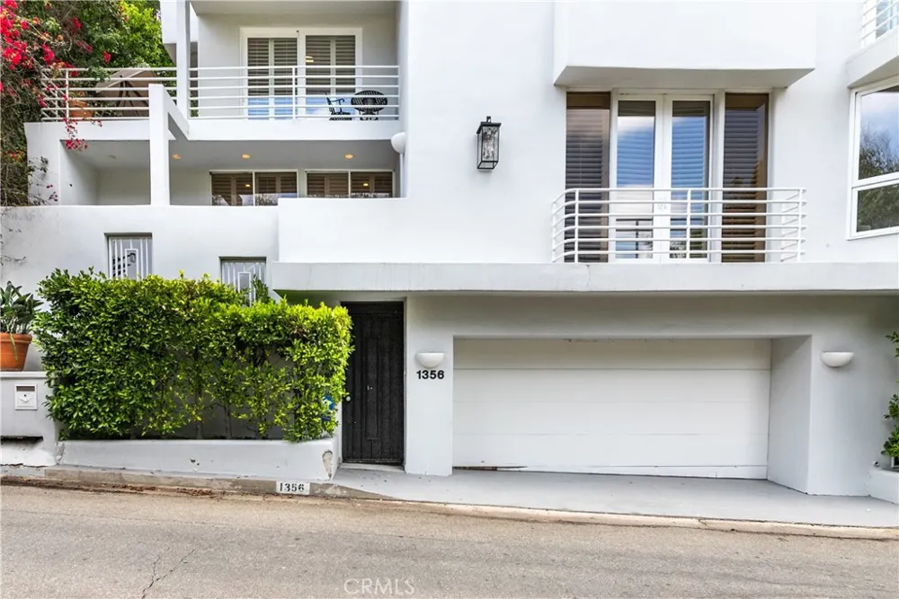 1356 Summitridge Beverly Hills, CA 90210