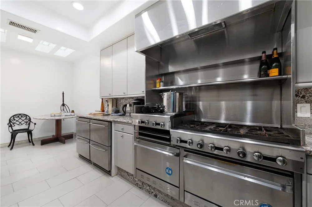 1356 Summitridge Beverly Hills, CA 90210