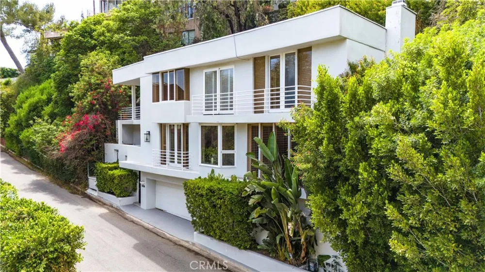 1356 Summitridge Beverly Hills, CA 90210