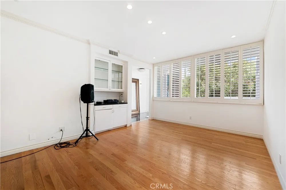 1356 Summitridge Beverly Hills, CA 90210