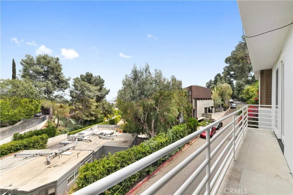 1356 Summitridge Beverly Hills, CA 90210