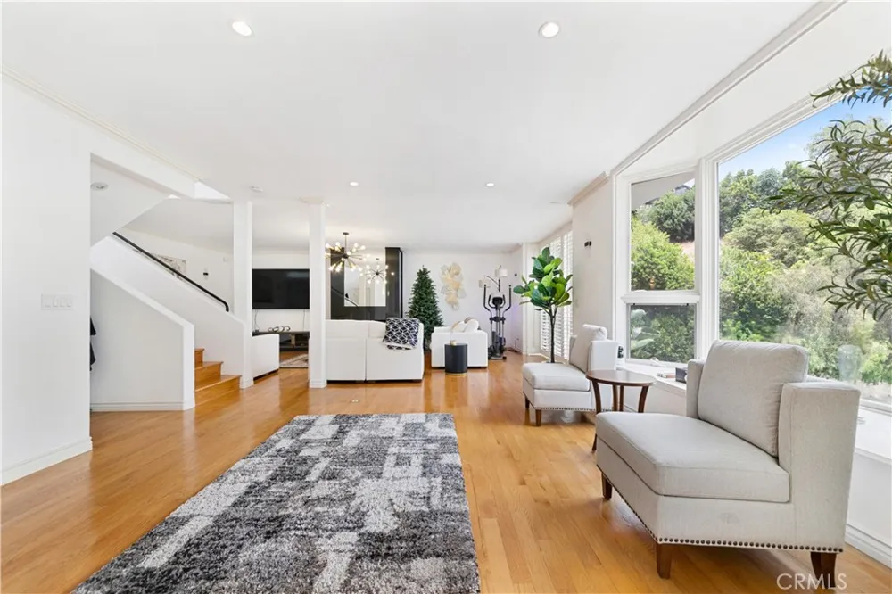 1356 Summitridge Beverly Hills, CA 90210