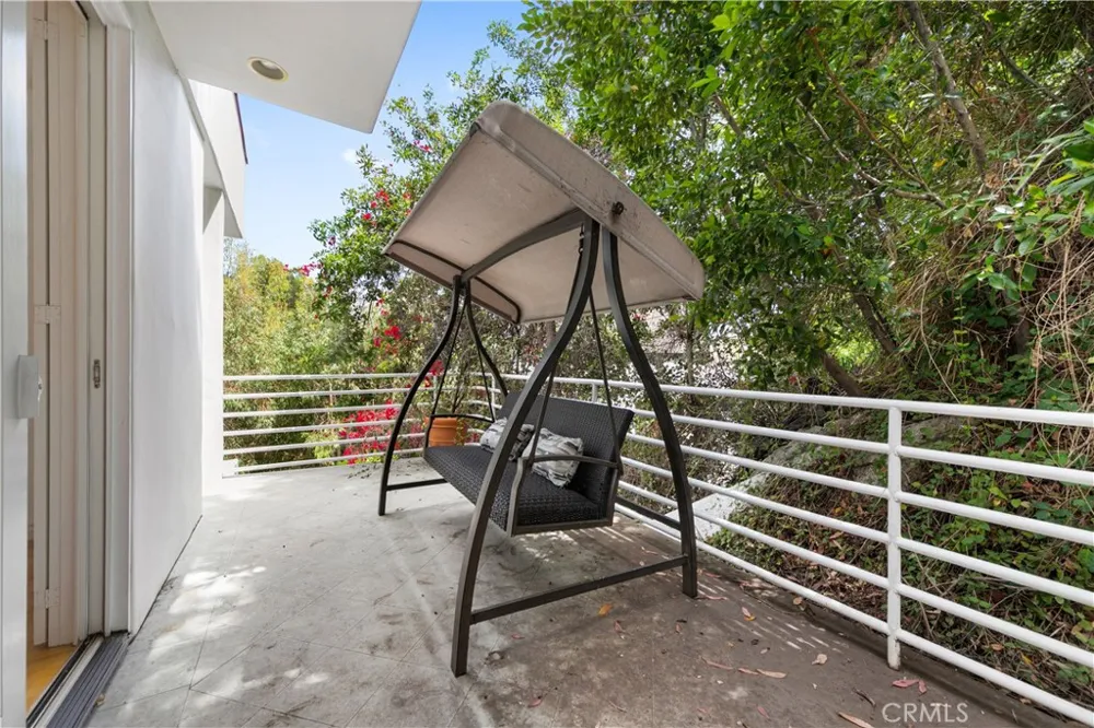 1356 Summitridge Beverly Hills, CA 90210