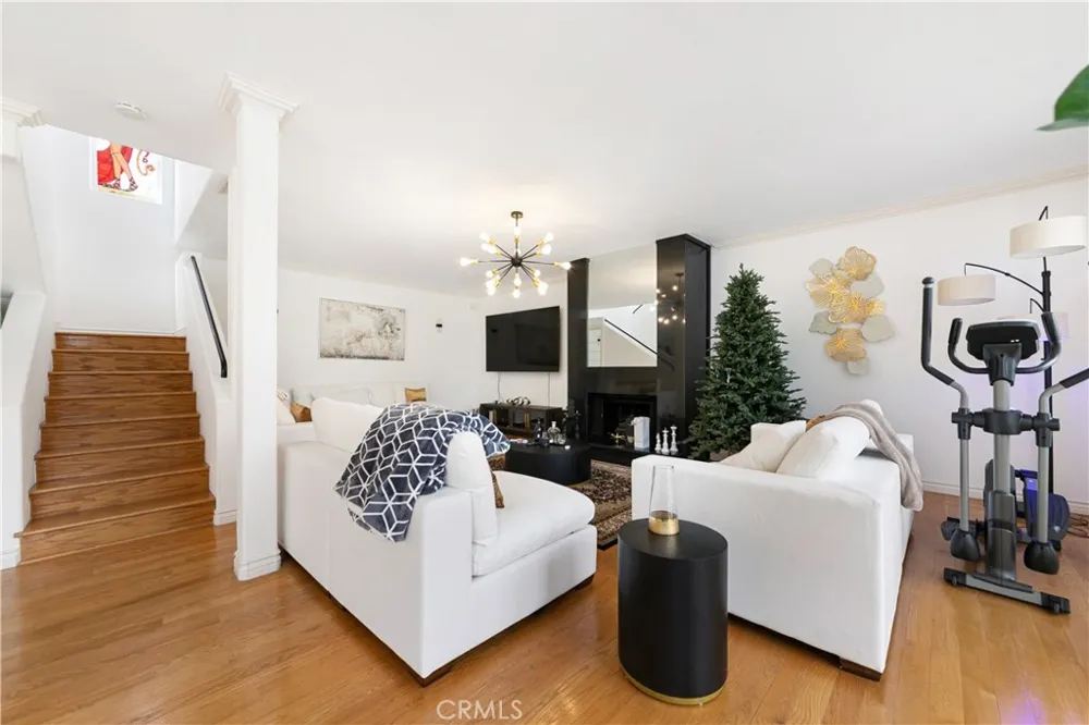 1356 Summitridge Beverly Hills, CA 90210