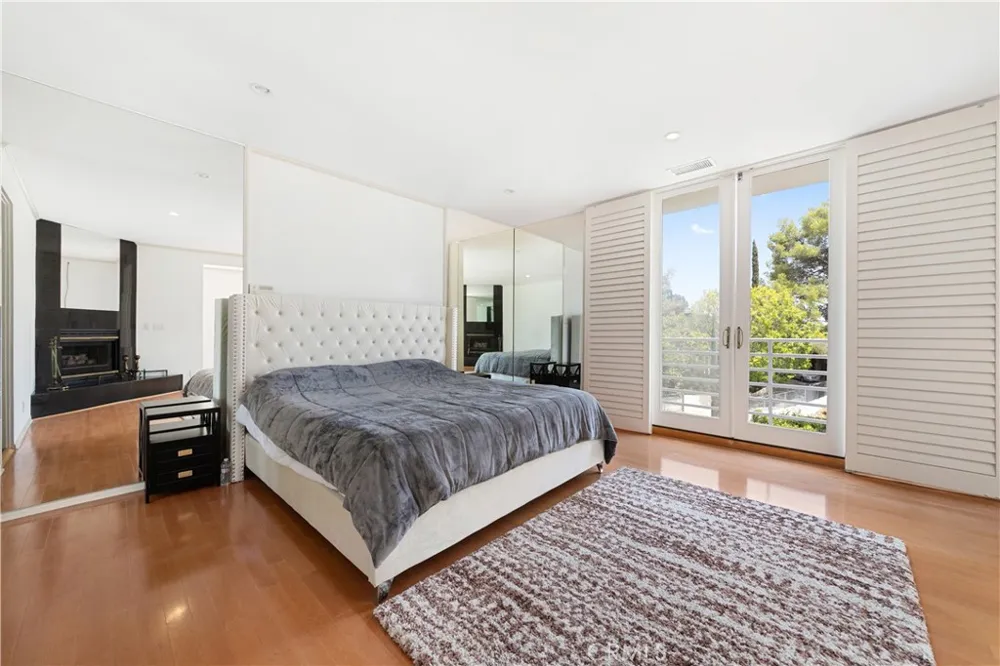 1356 Summitridge Beverly Hills, CA 90210