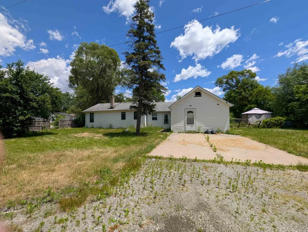 2286 California Avenue Bridgeport Charter Township, MI 48601