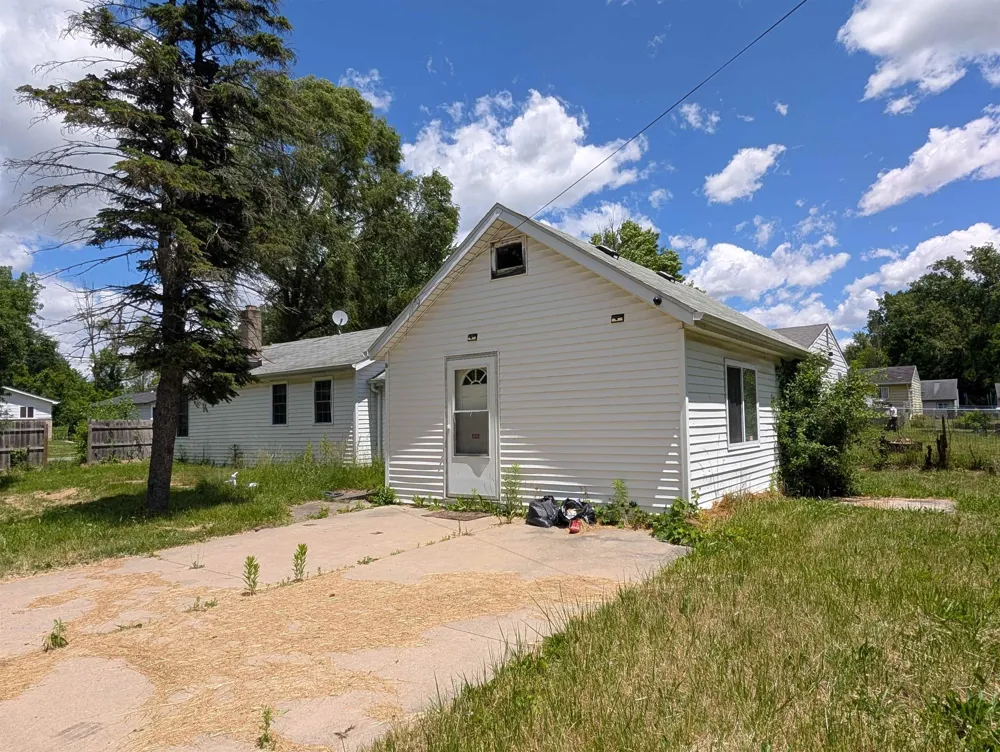 2286 California Avenue Bridgeport Charter Township, MI 48601