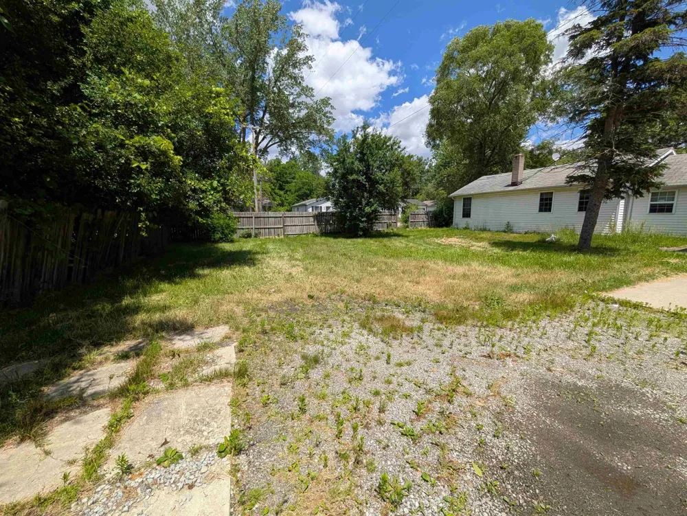 2286 California Avenue Bridgeport Charter Township, MI 48601