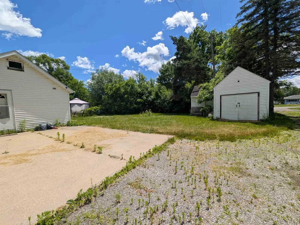 2286 California Avenue Bridgeport Charter Township, MI 48601