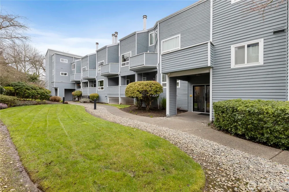 21925 7th Avenue S #101 Des Moines, WA 98198