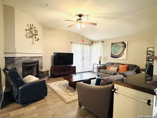 647 CYPRESSGREEN DR San Antonio, TX 78245