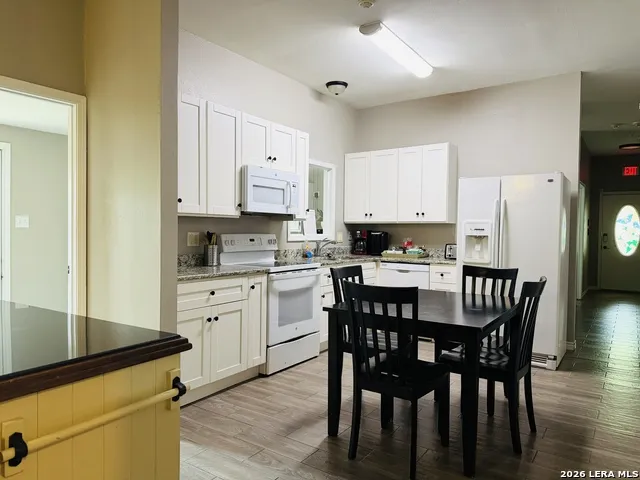 647 CYPRESSGREEN DR San Antonio, TX 78245