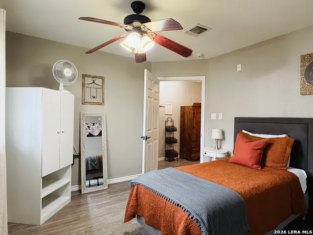 647 CYPRESSGREEN DR San Antonio, TX 78245