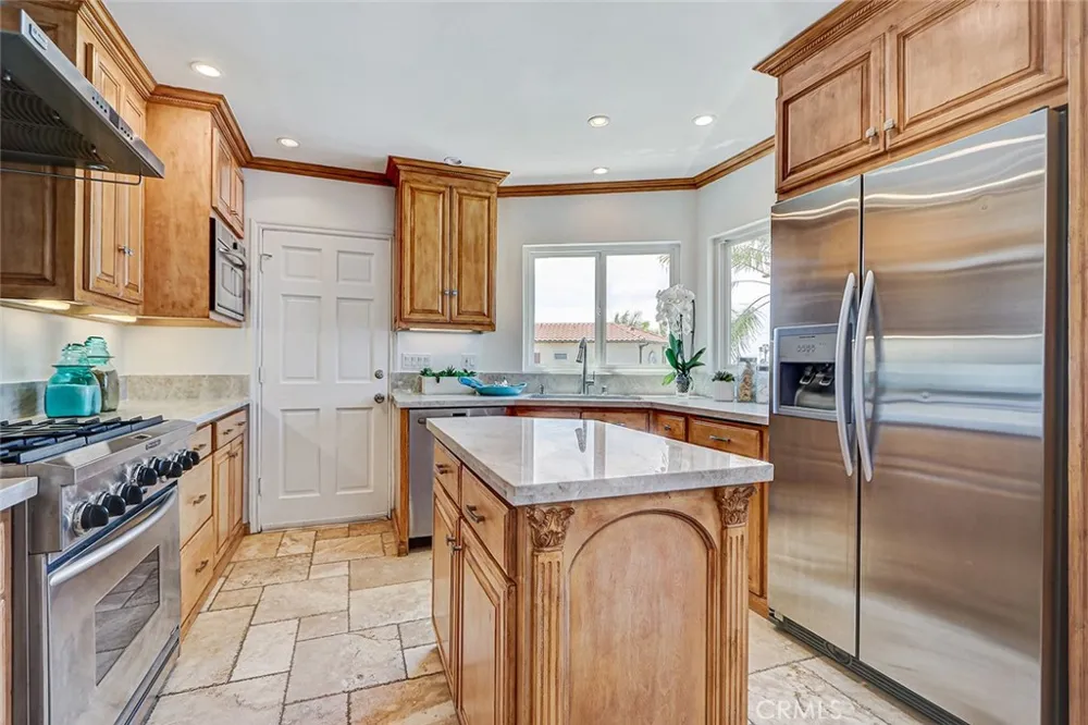 1102 10th Hermosa Beach, CA 90254