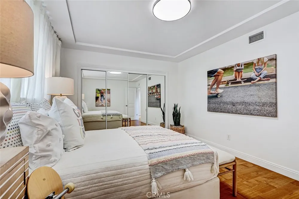 1102 10th Hermosa Beach, CA 90254