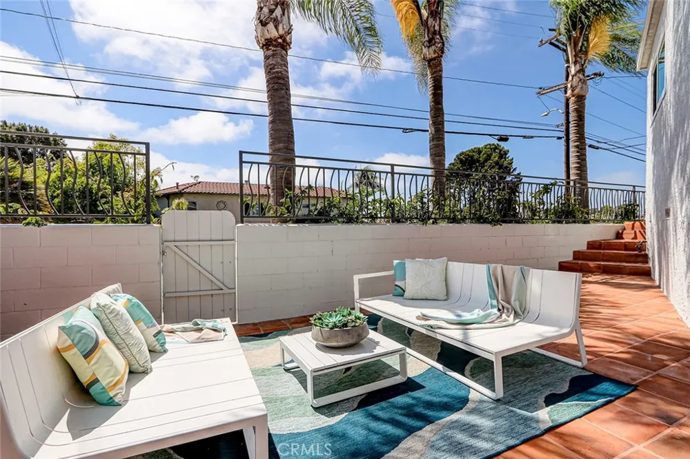 1102 10th Hermosa Beach, CA 90254