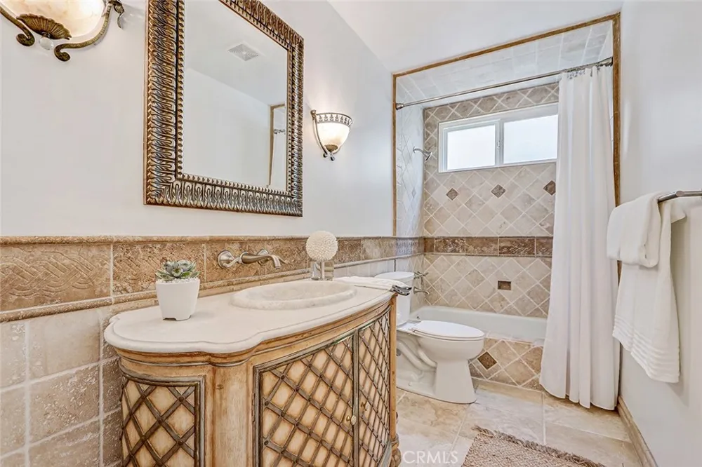 1102 10th Hermosa Beach, CA 90254