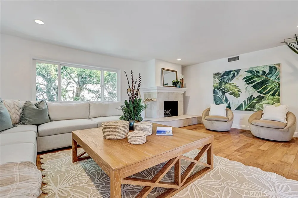 1102 10th Hermosa Beach, CA 90254