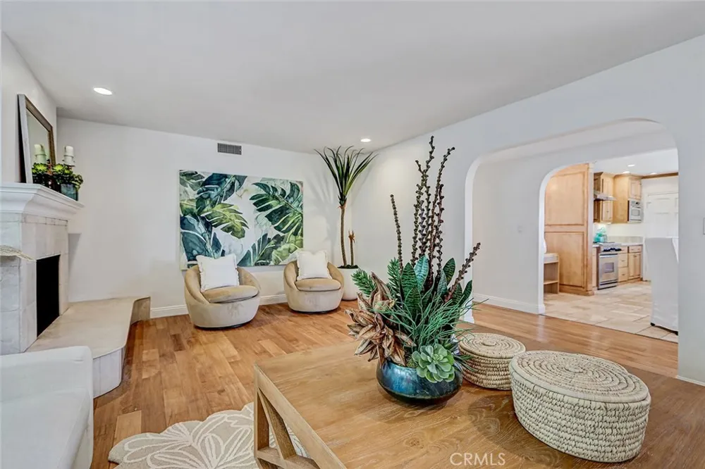 1102 10th Hermosa Beach, CA 90254