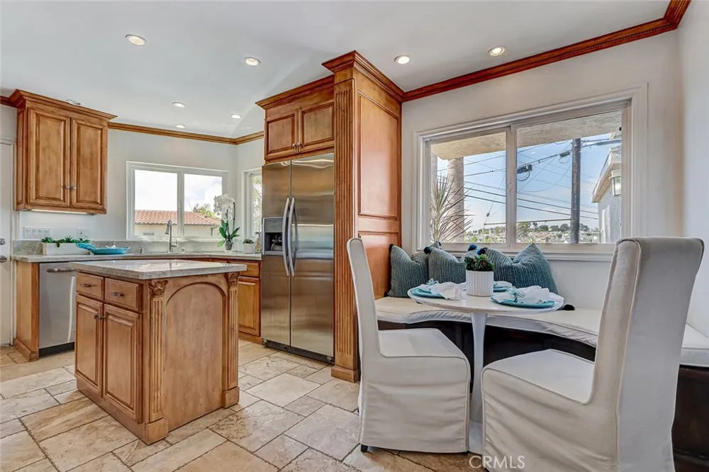 1102 10th Hermosa Beach, CA 90254