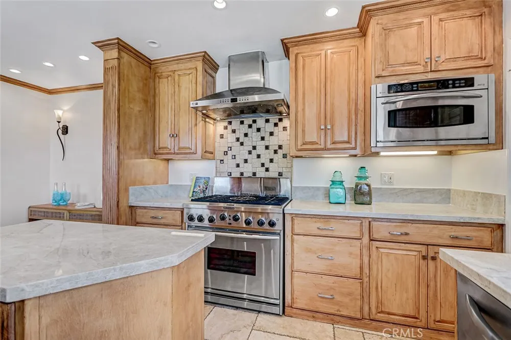 1102 10th Hermosa Beach, CA 90254