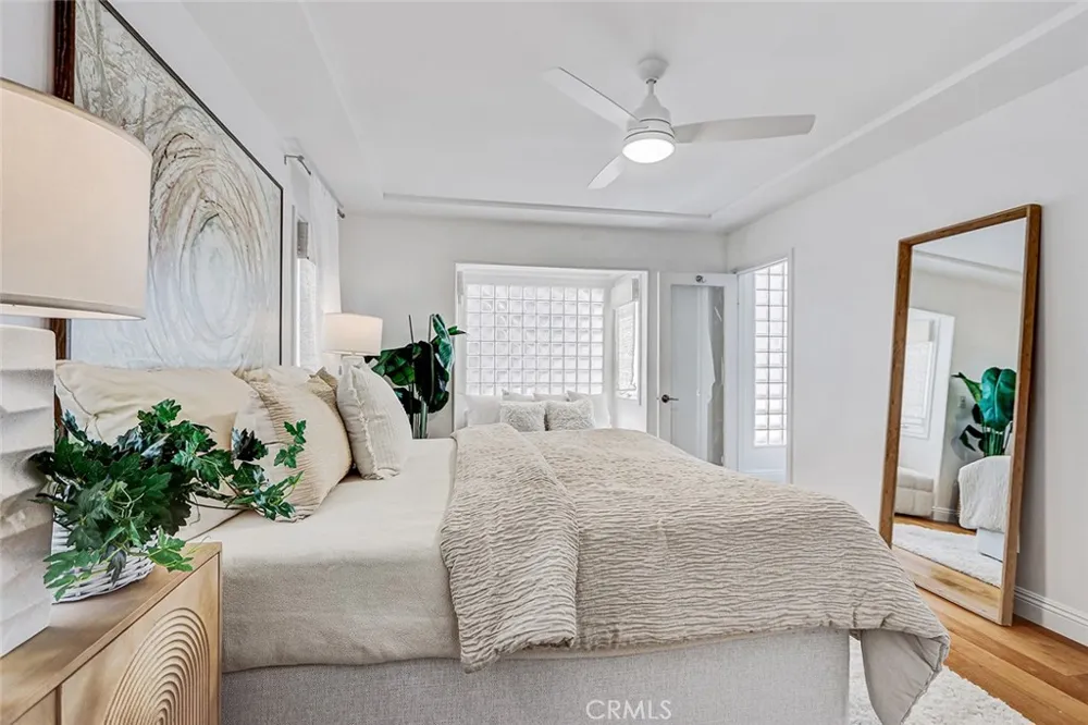 1102 10th Hermosa Beach, CA 90254