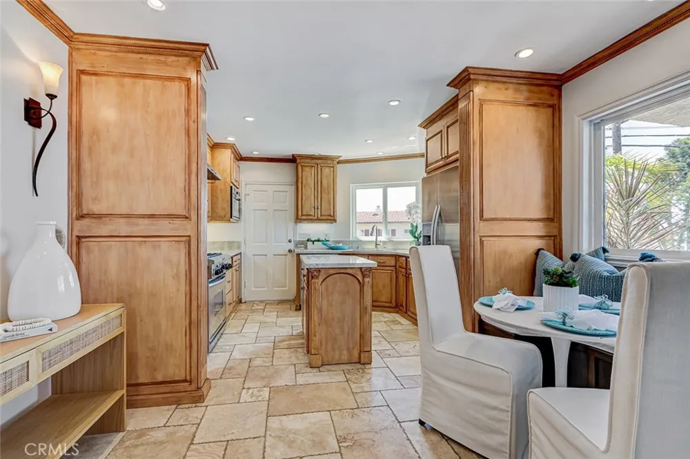 1102 10th Hermosa Beach, CA 90254