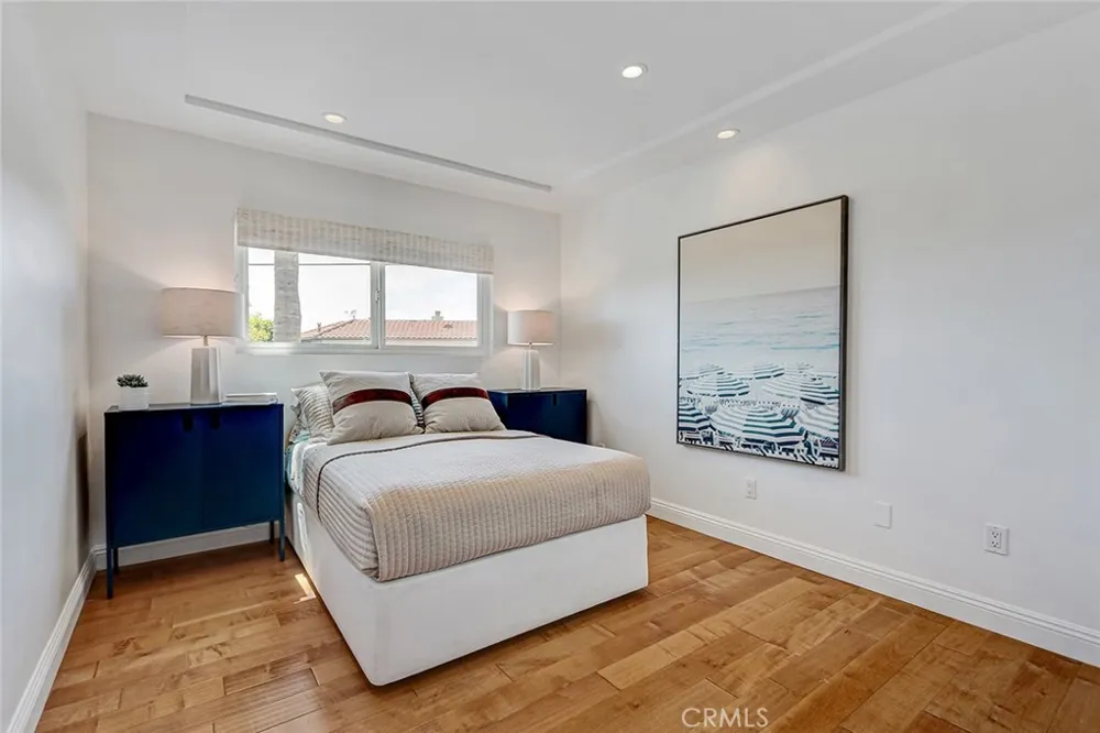 1102 10th Hermosa Beach, CA 90254