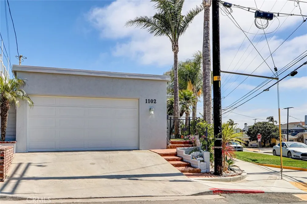 1102 10th Hermosa Beach, CA 90254