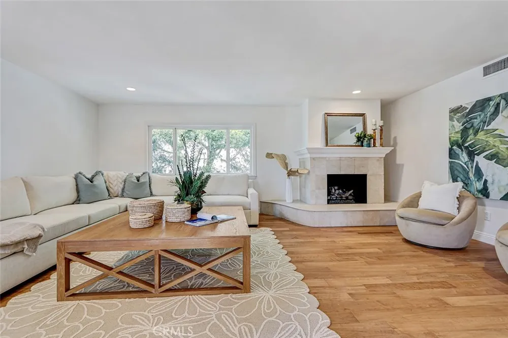 1102 10th Hermosa Beach, CA 90254