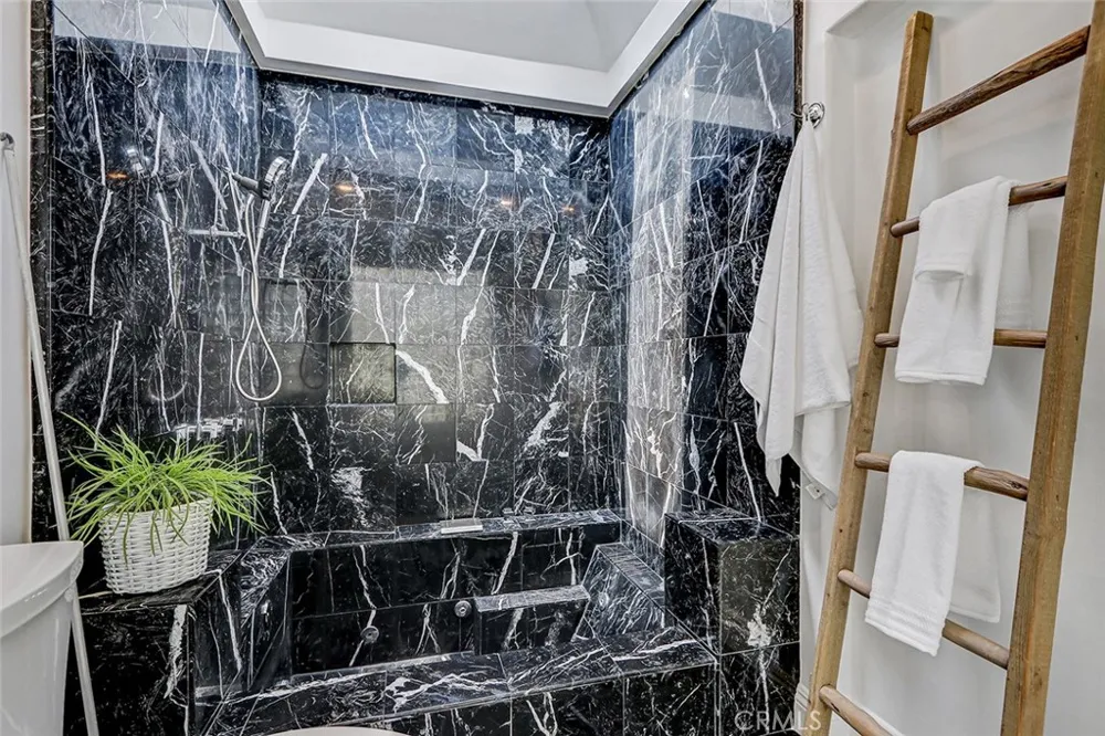 1102 10th Hermosa Beach, CA 90254