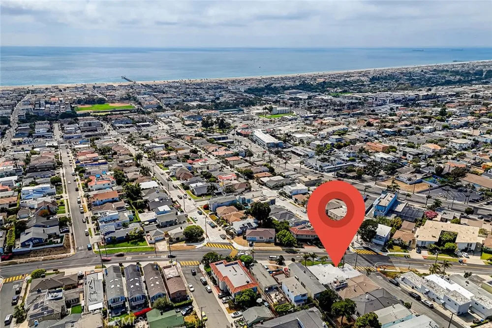 1102 10th Hermosa Beach, CA 90254