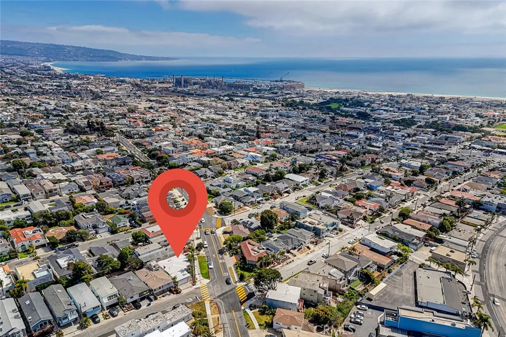 1102 10th Hermosa Beach, CA 90254