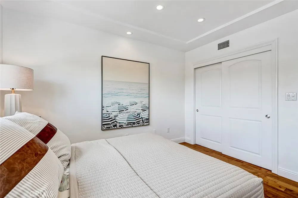 1102 10th Hermosa Beach, CA 90254