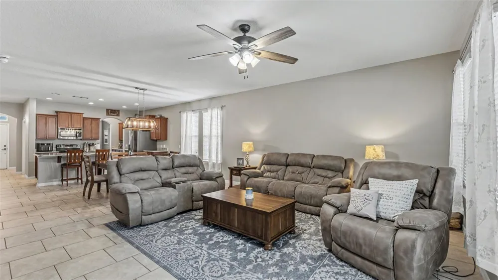 1358 WINDWARD OAKS LOOP Auburndale, FL 33823