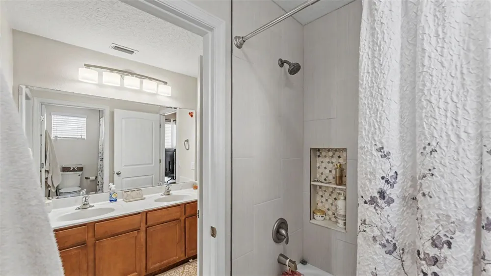 1358 WINDWARD OAKS LOOP Auburndale, FL 33823