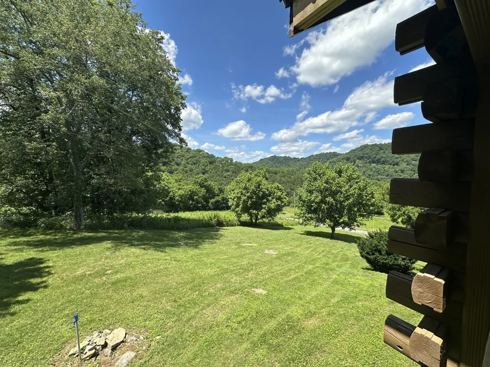 16 Eckert Ln Pleasant Shade, TN 37145
