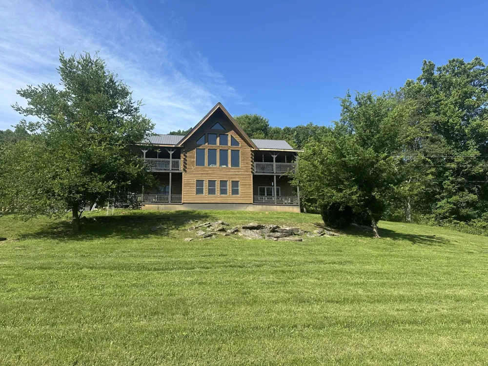 16 Eckert Ln Pleasant Shade, TN 37145
