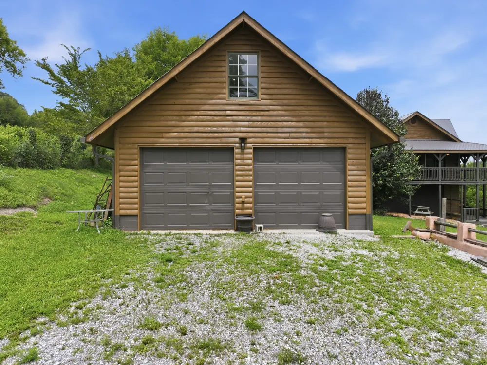 16 Eckert Ln Pleasant Shade, TN 37145