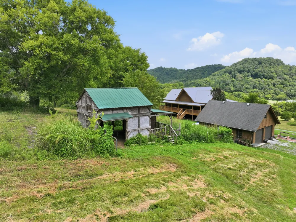 16 Eckert Ln Pleasant Shade, TN 37145